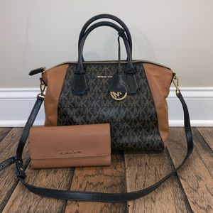 Michael Kors purse and wallet combo!!!